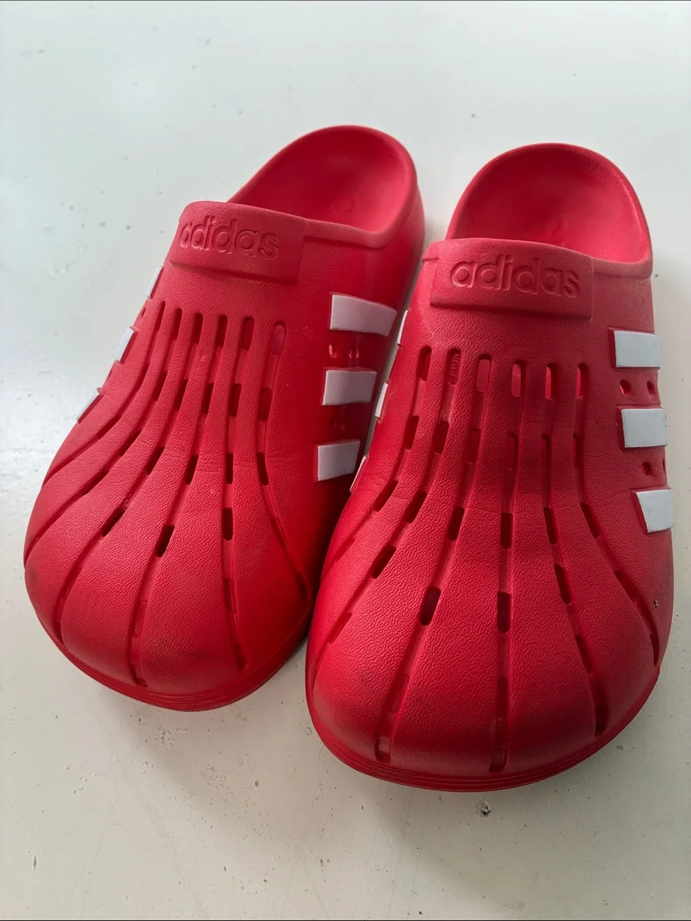 Adidas Men’s Sz 11 Red White Striped Rubber Slip On Sandals